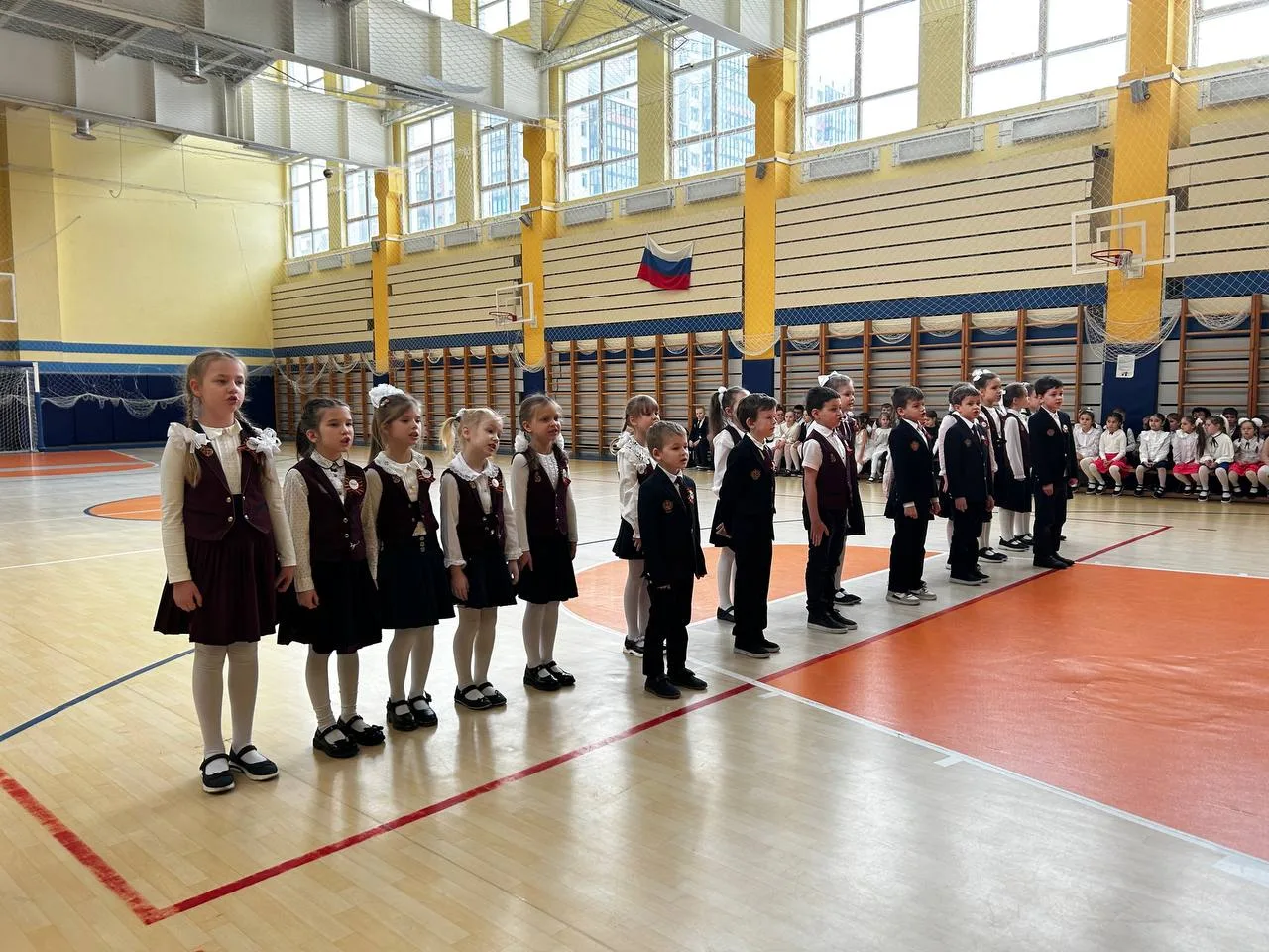 🇷🇺 Память в песнях и лицах В преддверии 23 февраля наша школа наполнилась особой атмосферой мужества