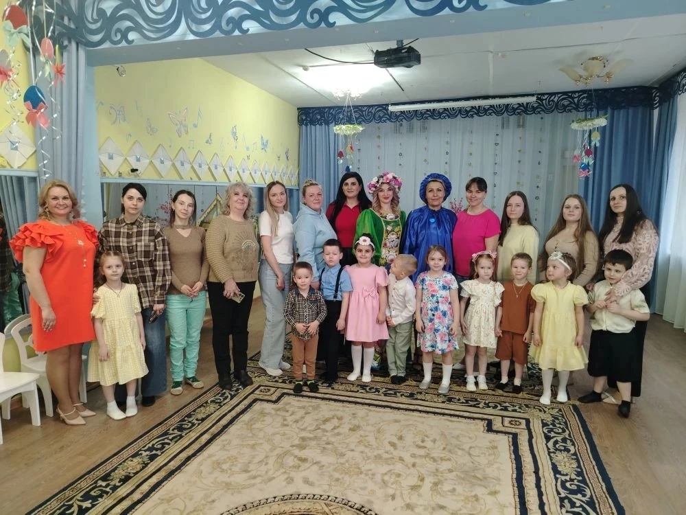 Весенний праздник в средней группе "Солнышко"🌸