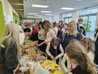 Сегодня в нашем лицее прошла благотворительная ярмарка — и это было по-настоящему тёплое и душевное 