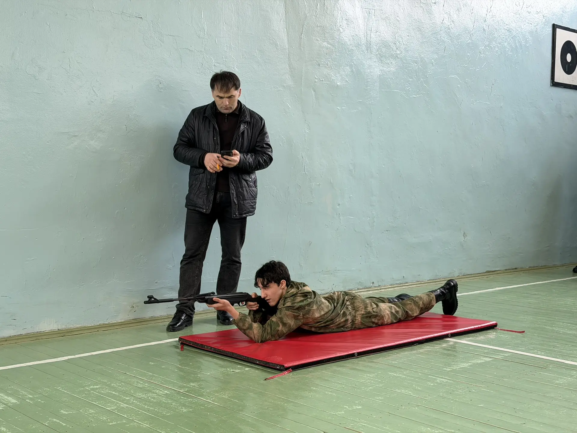 Сегодня, 19 февраля, в  спортзале школы прошло военно-спортивное мероприятие "Силен в бою,красив в с