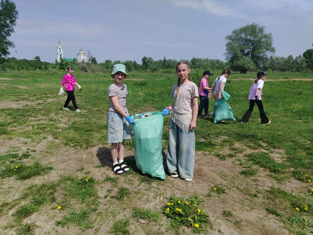 В рамках конкурса #Эковесна2026 ученики 4 и 2 классов приняли участие в акции «Чистая в...