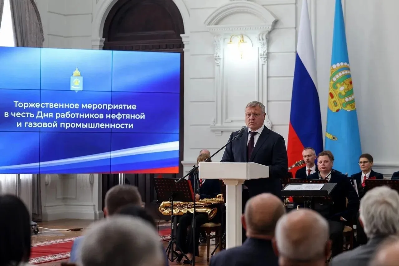 В Астраханской области поздравили работников нефтегазовой отрасли с профессиональным пр...