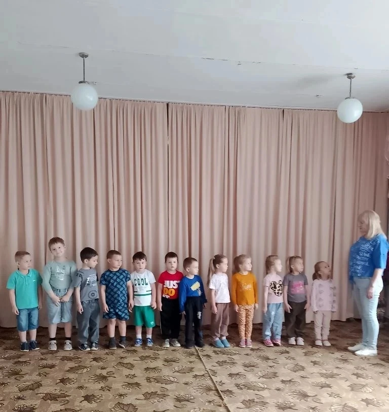 🤸‍♂️ Весёлая физкультура: как мы провели время в спортзале!