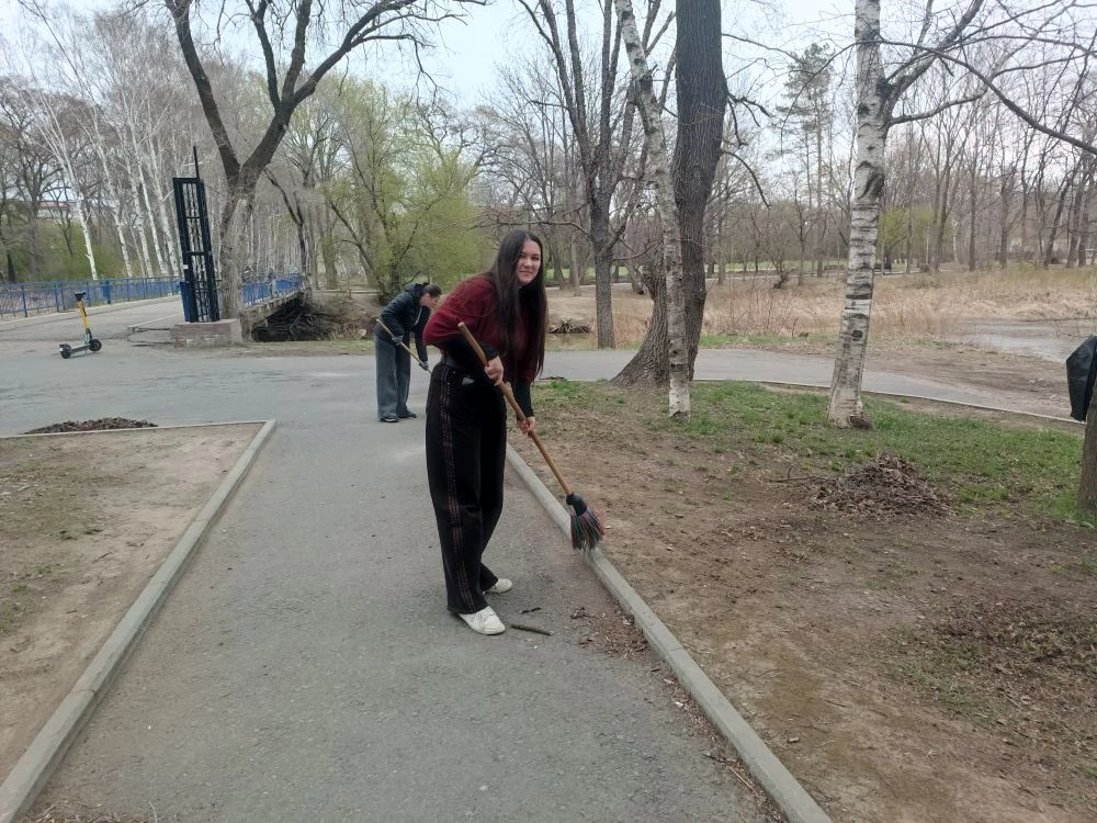 🌳 Добро возвращается бумерангом!  Сегодня волонтёрский отряд нашей школы «Бумеранг» под руководством