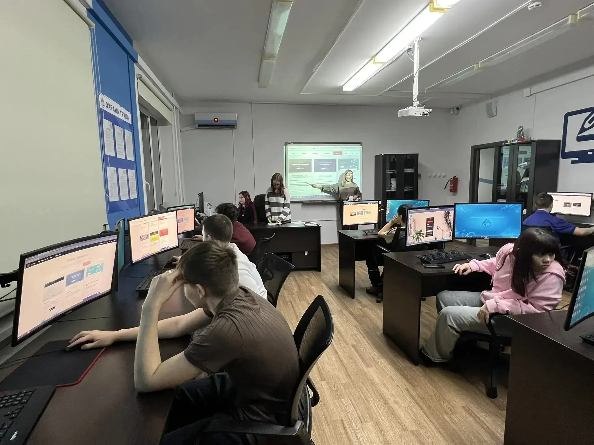 Прикоснись к профессии: профпроба «Веб-технологии» 🖥️🖱️🌐 Профпроба «Веб-технологии» покорила ребят о