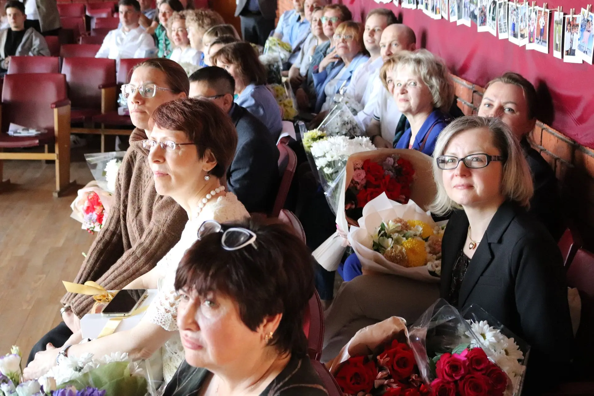 🔔Прозвенел Последний школьный звонок для выпускников корпуса «Гимназия»  🎉🌟Это невероятно важное и в