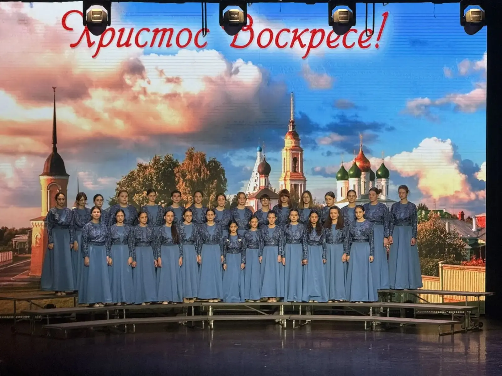 13 апреля 2026 года  концертный хор школы (руководитель и дирижер, заслуженный работник...