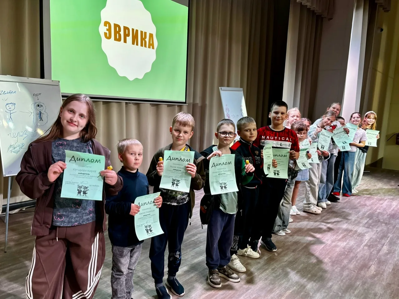 ЛДП «Звездный»| Тайны великих открытий 😃

Одиннадцатый день в лагере превратился в настоящее научно