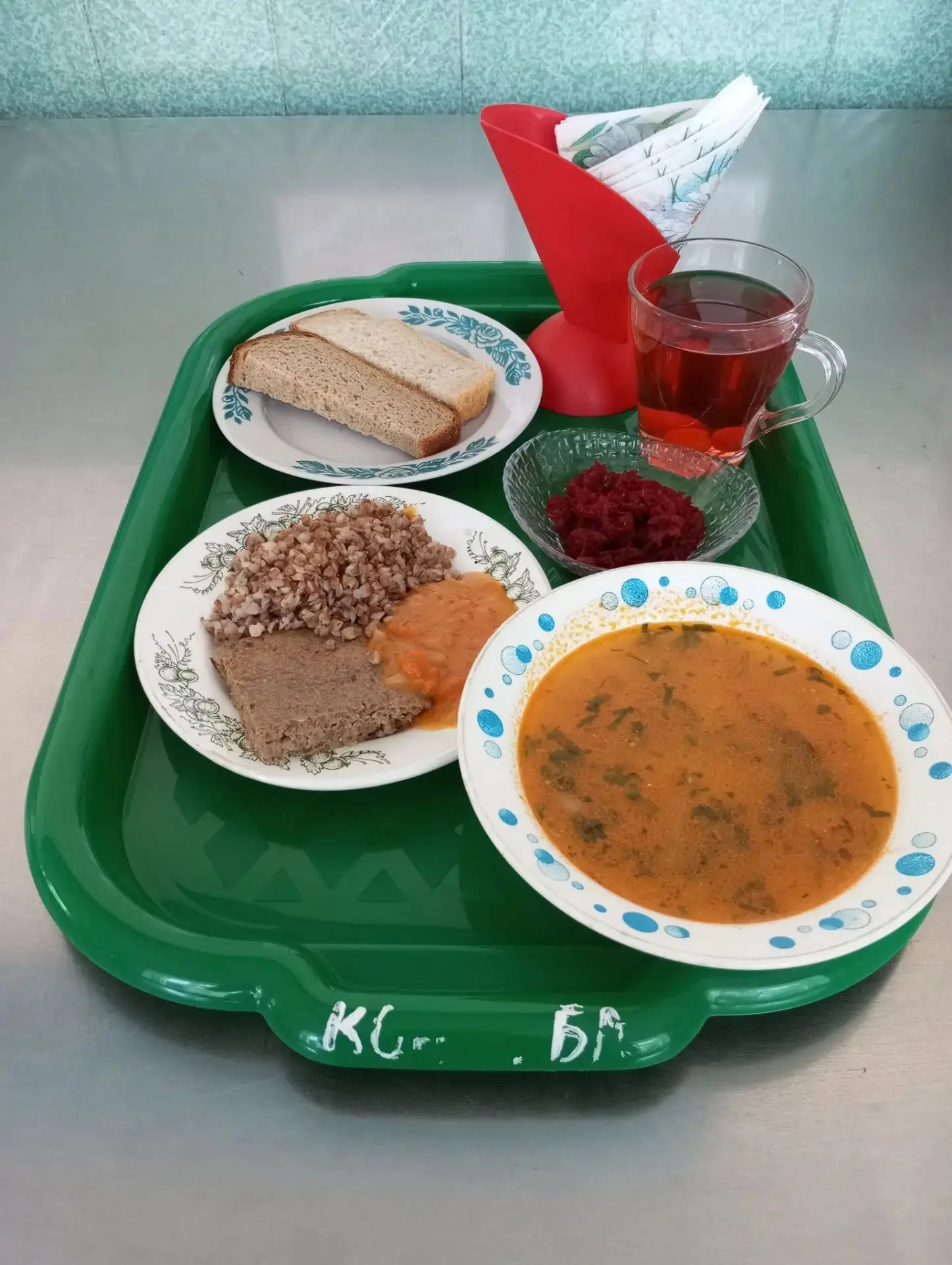 Вид питания обед:
Щи из св. капусты с картофелем, 
Пудинг из мяса с соусом томатным, 
Каша гречневая