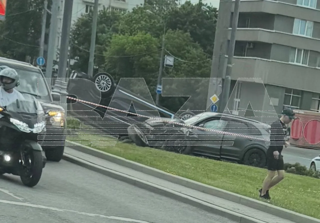 Пострадала пассажирка автомобиля экс-футболиста «Спартака» Александра Прудникова.  По данным «Базы»,