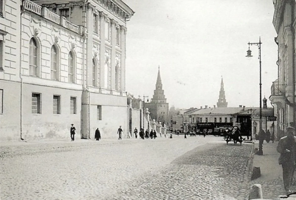 🔥☀ 
Гуляем, разгадываем и влюбляемся в Москву вместе с детьми (от 7 лет) на экскурсиях-квестах с Ел