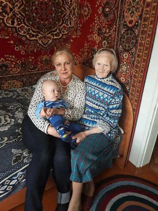 Моя 92-летняя свекровь каждый раз странно держала моего внука, когда укладывала его спа...