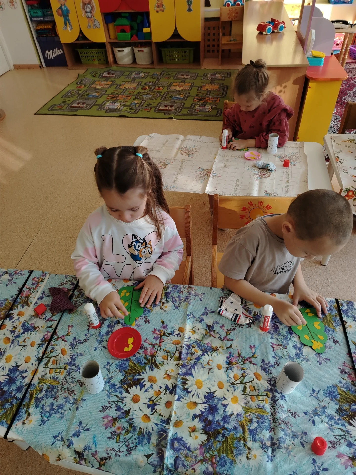 Берёзка — один из самых узнаваемых символов России. Бумага, клей, картон и немного стар...