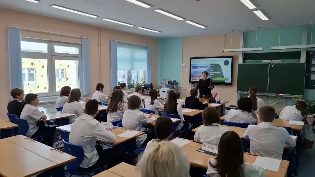 🎓Неделя математики в 7 «А» классе завершилась комбинированным уроком математики и труда. В Год единс