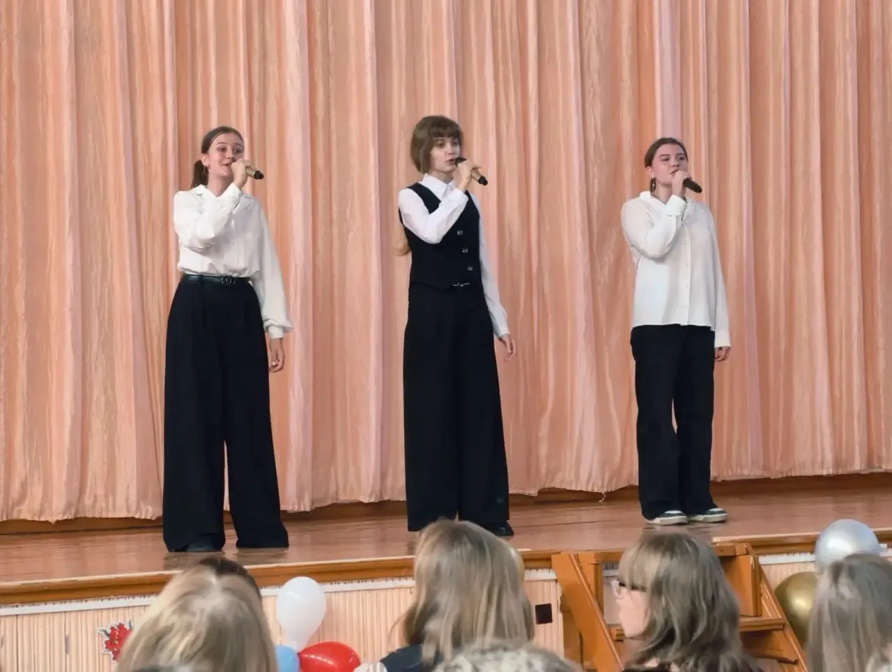 День самоуправления: когда школа говорит «спасибо» и дарит улыбки!