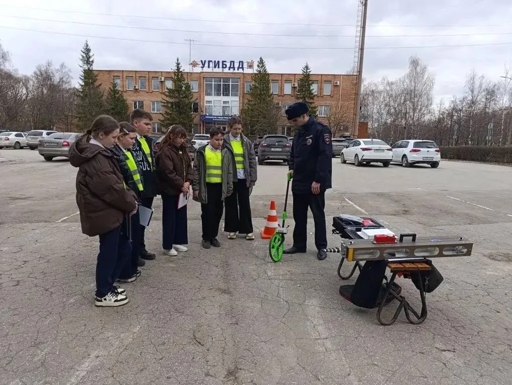 Математика на практике: рязанские школьники побывали в «патруле» ГАИ  В Рязани шестиклассники школы 