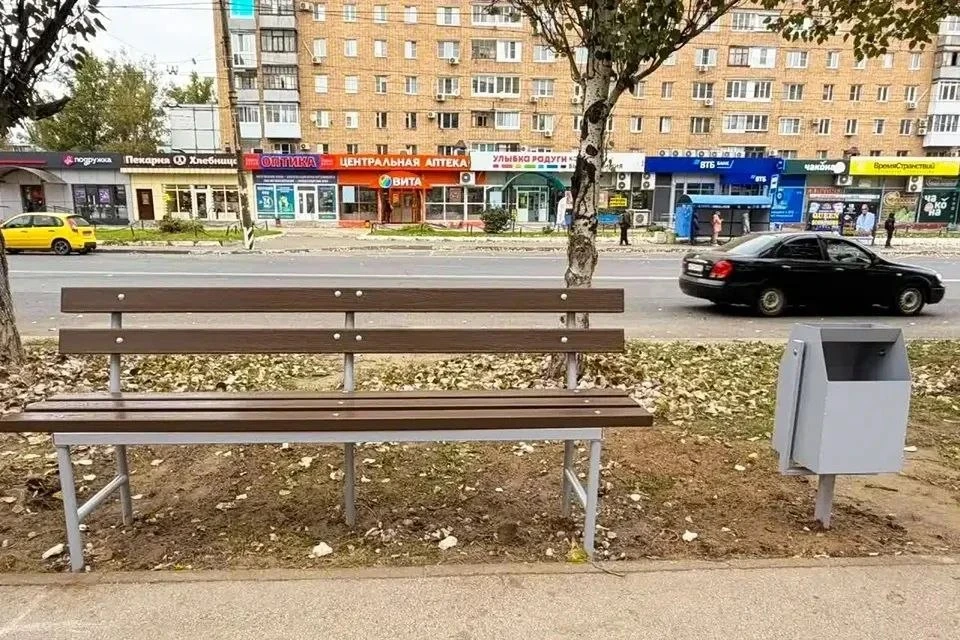 В Тольятти по просьбам жителей на двух улицах установили скамейки