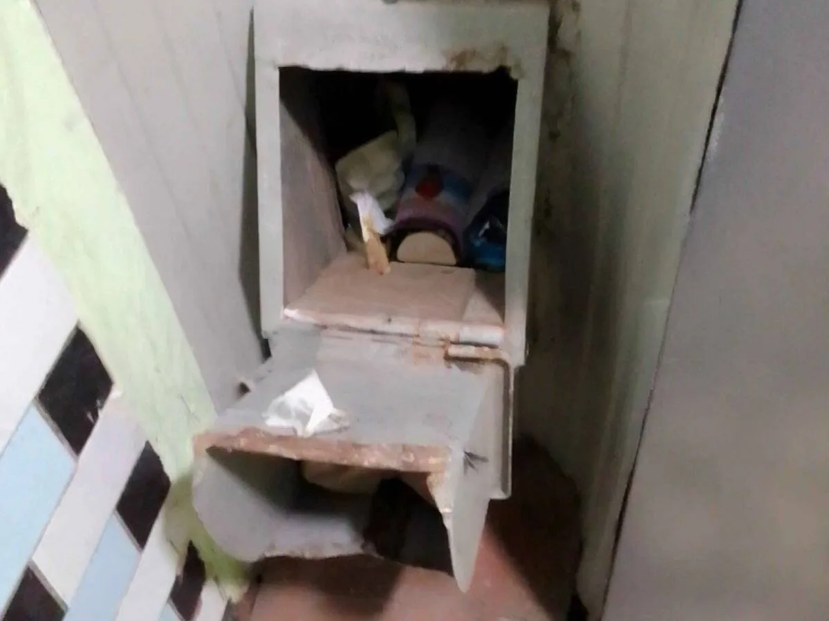 🗑 В Кузьминках жители жалуются на засор мусоропровода