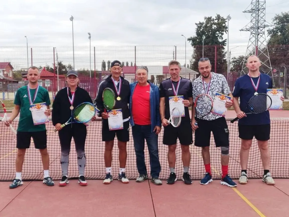 🎾 Борисоглебские теннисисты завоевали золото и серебро домашнего турнира.