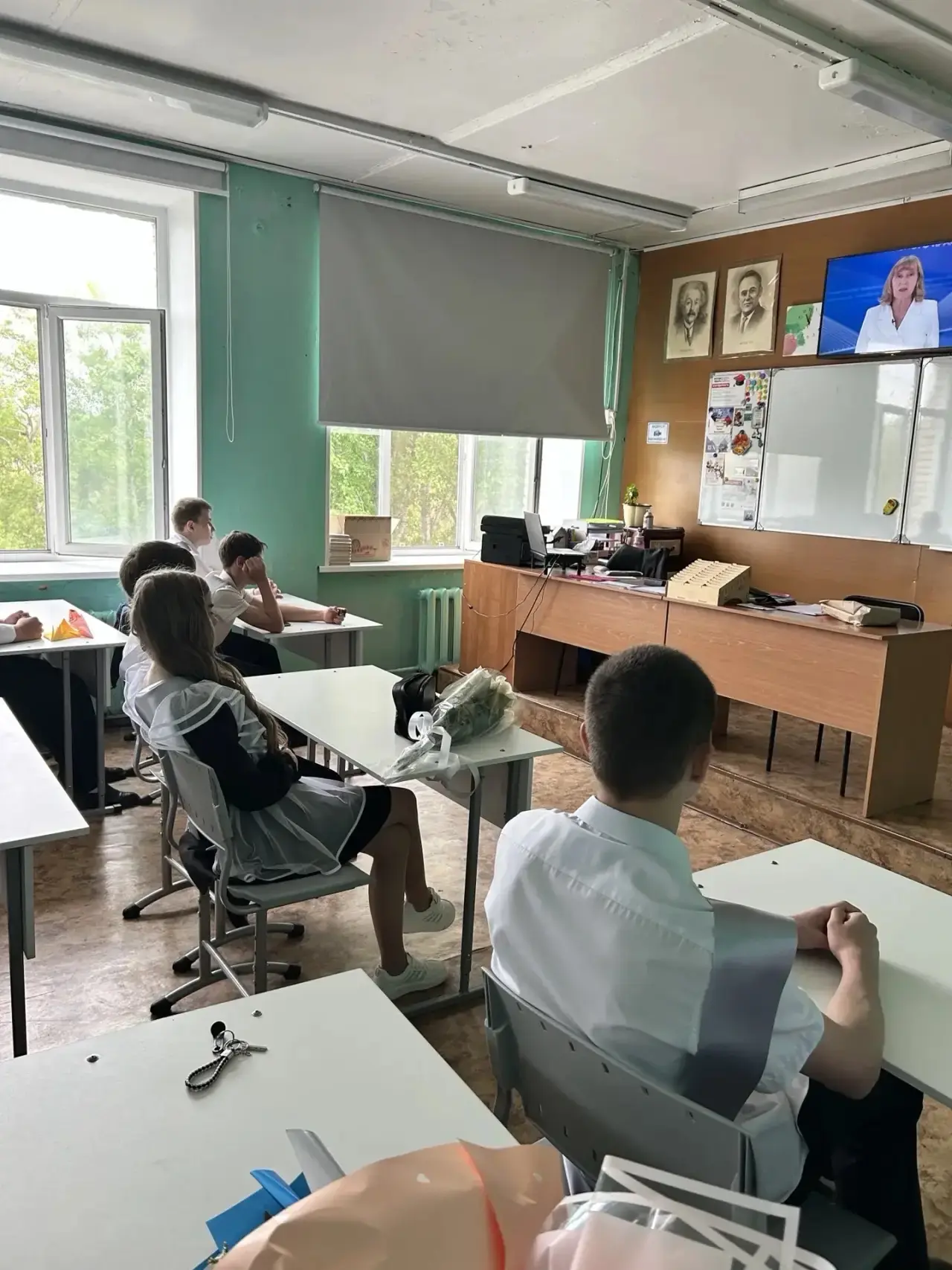 ✨Единый классный час «Навсегда в сердце» прошел 26 мая в 9-11 -х классах. ✨  💫Школьники делились впе