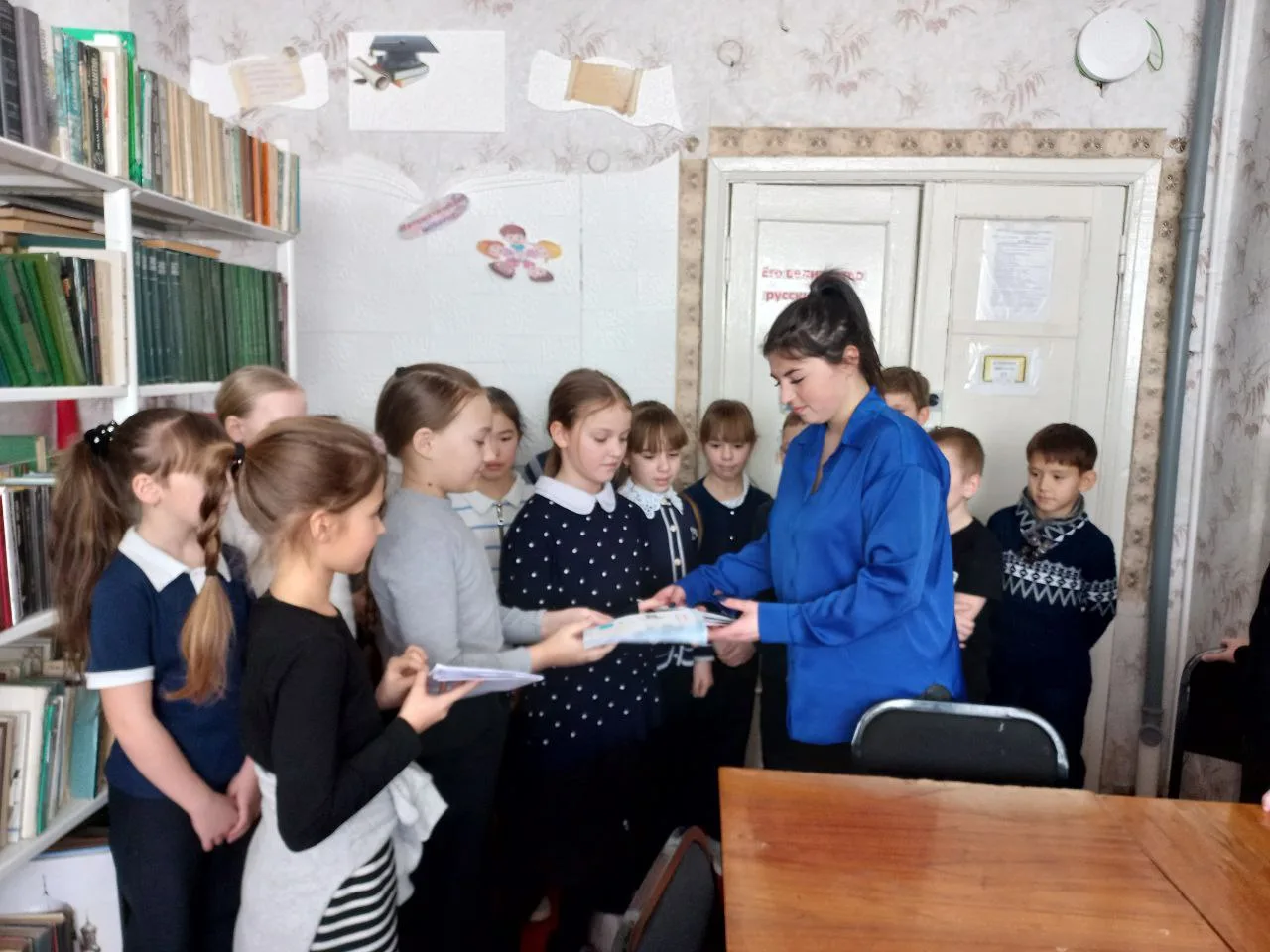 👫Сегодня ученики 3 класса отправились в школьную библиотеку с важной миссией. Ребята п...