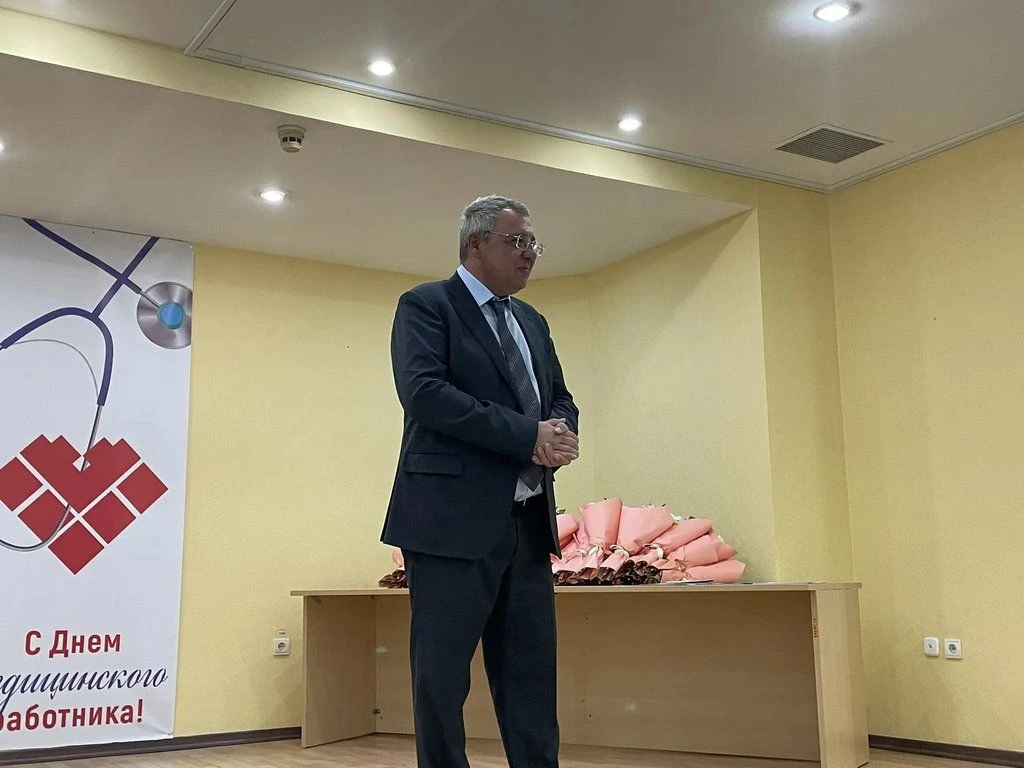 Василий Филипенко поздравил югорских врачей с профессиональным праздником.

http://dumahmao.ru/?ELEM