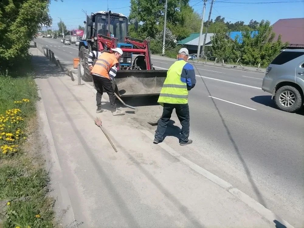 Рассказываем, какие работы по благоустройству ведутся в Бийске на этой неделе ⁣ 🌿Покос травы выполне