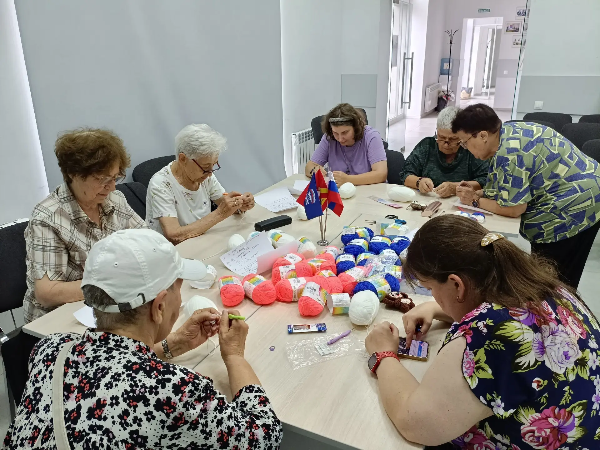 ❤️ Тепло сердец из Магнитогорска: в зону СВО отправят вязаные триколоры

🇷🇺 В местном отделении Ед