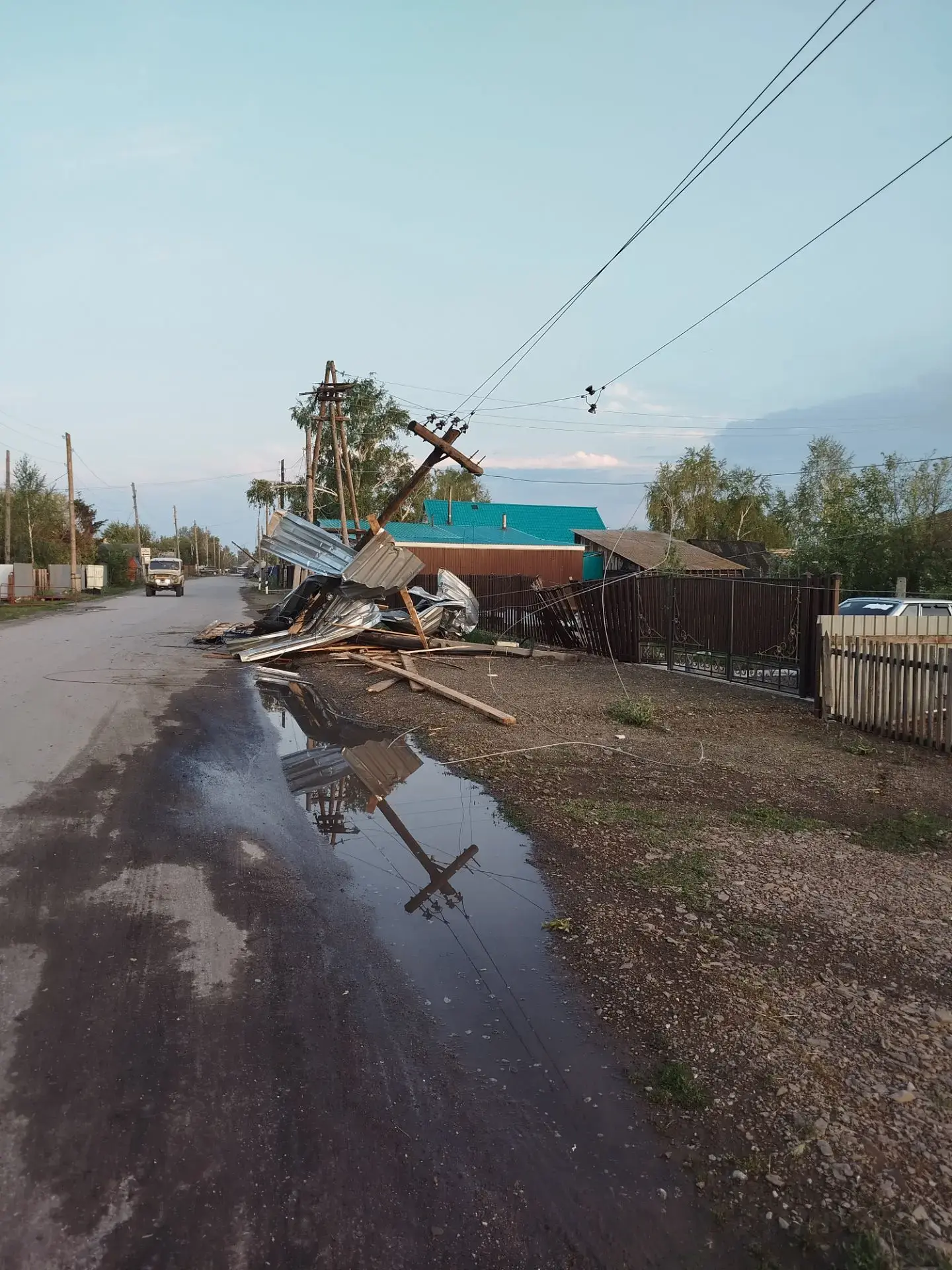 ⚡✅ Алтайкрайэнерго восстановило электроснабжение в Краснощёково после урагана

25 июля специалисты А