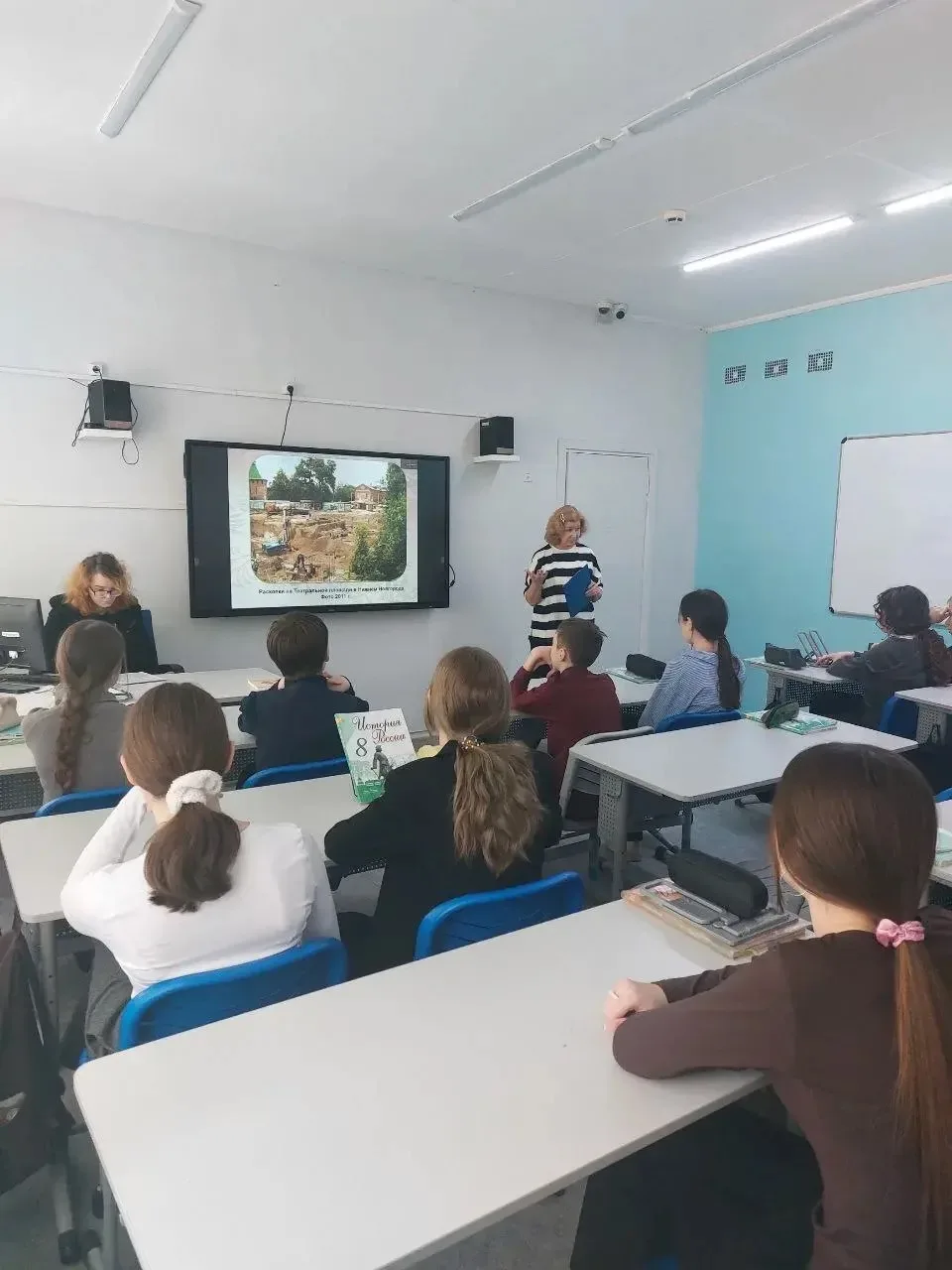 💥Краеведческий урок «Тайна царского подарка» для 8 «В» класса  💥05.03.2026 года состоялся увлекатель