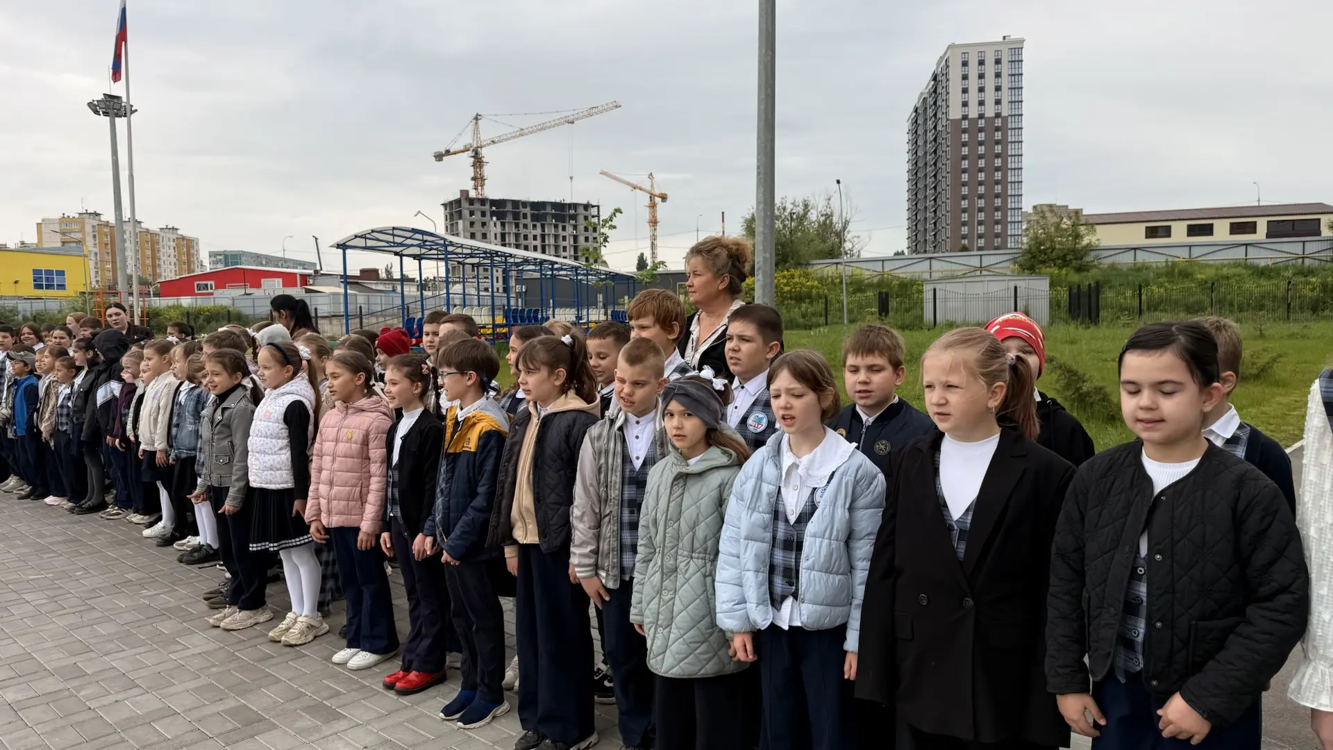 🇷🇺 РАЗГОВОРЫ О ВАЖНОМ 🇷🇺  🌅 Светлое утро понедельника, 18 мая 2026 года, в нашей школе началось с то