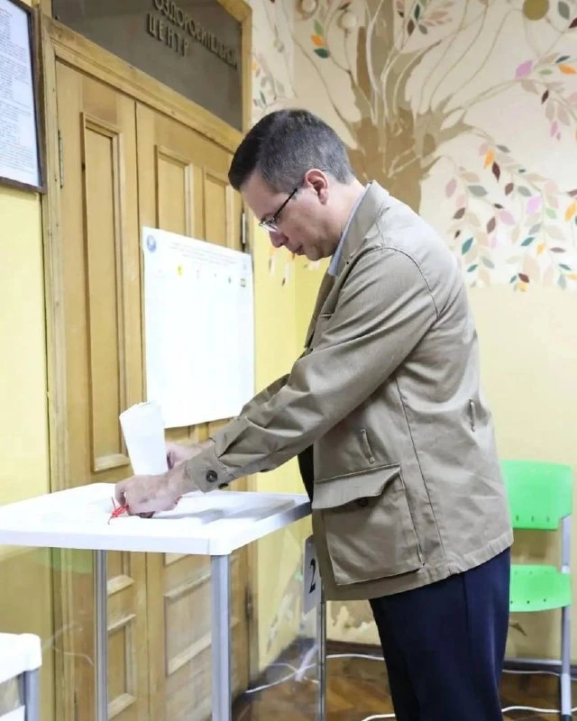 Юрий Шалабаев проголосовал на выборах в Нижнем