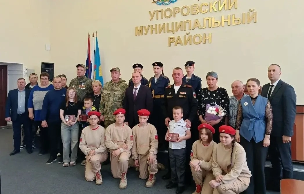 За проявленное мужество, отвагу и самоотверженность медалью «За отвагу» Указом Президен...