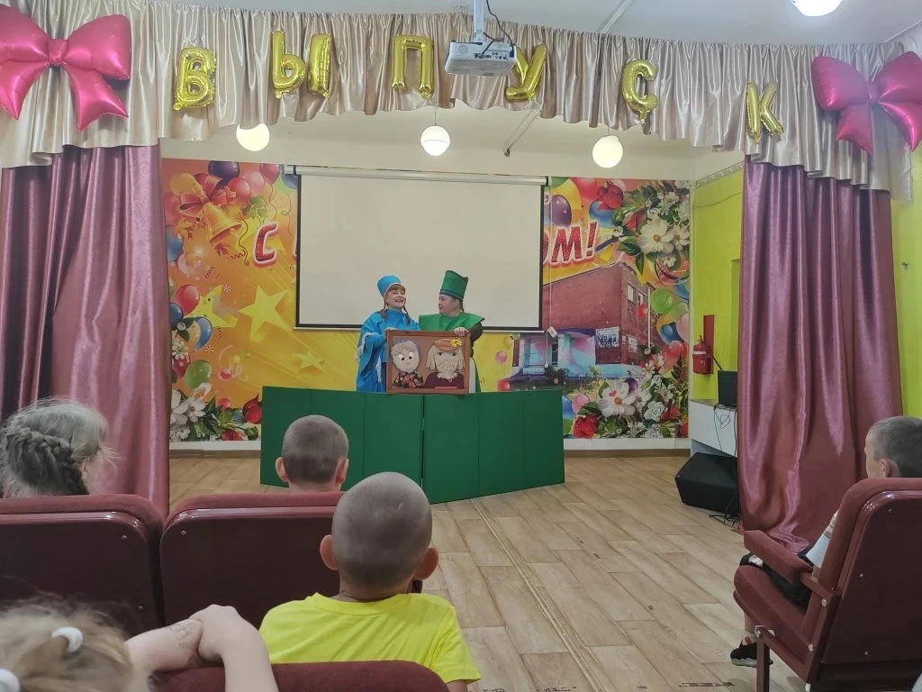 Тематический День театра в пришкольном лагере "Солнышко" — это отличный способ раскрыть творческий п