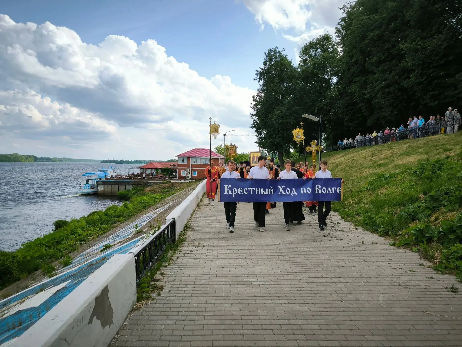 16 июня в Кимры прибывает XXVII Волжский крестный ход

6 июня 2026 года крестный ход отправился от и