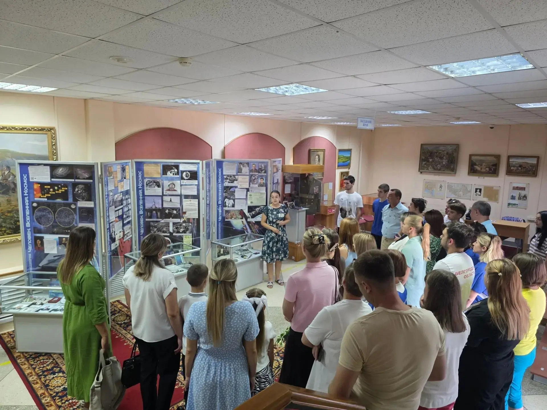 В Ровеньском краеведческом музее продолжает работу передвижной выставочный проект «Чело...