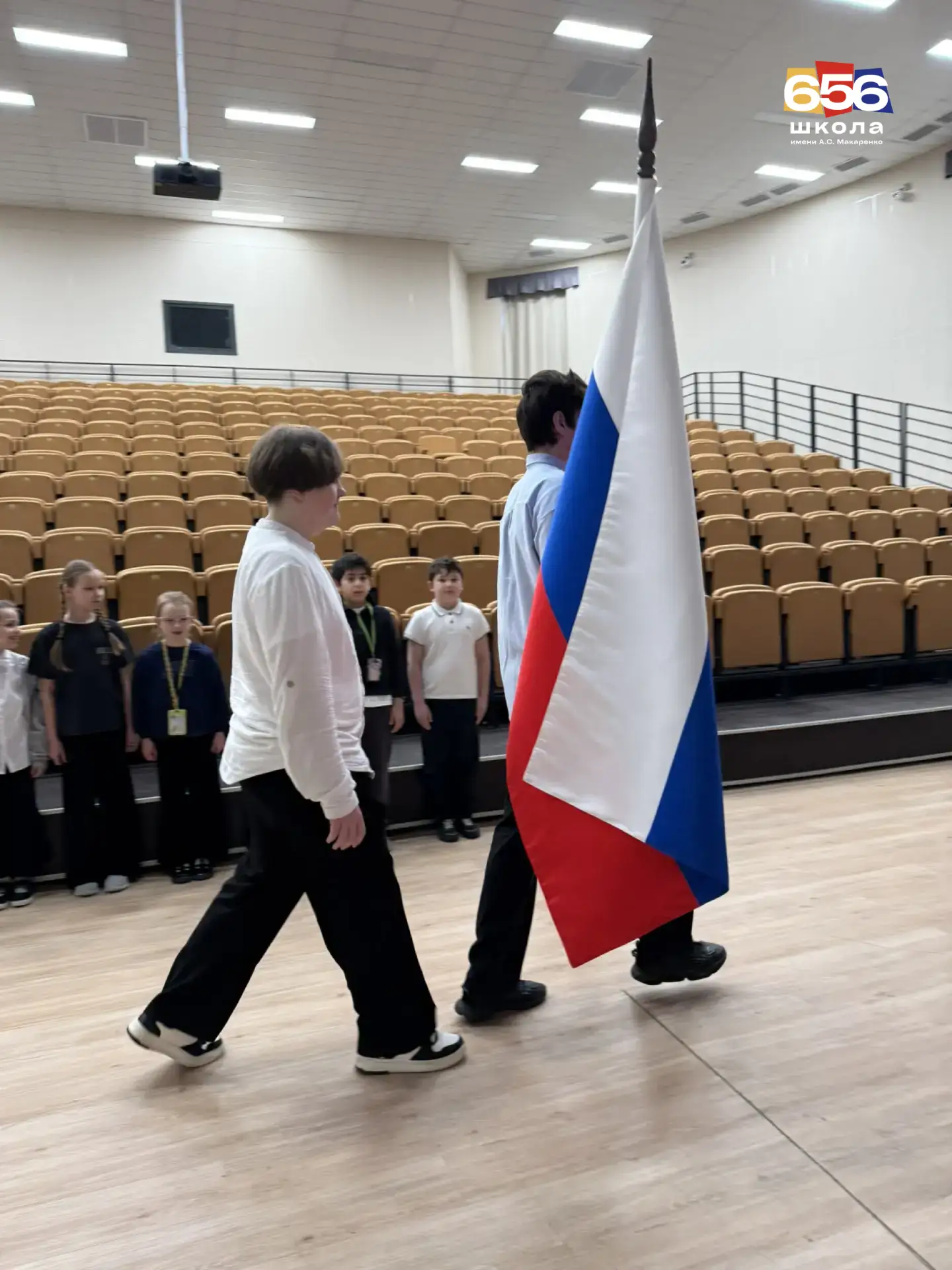 🇷🇺 Сильная страна начинается с нас!  Понедельник открыл новую учебную неделю, и мы начали её торжест