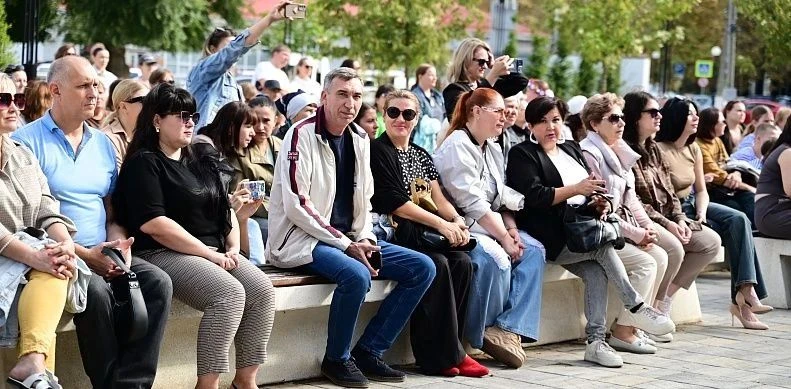 ❗️ Глава района показывает, как проходит День города и района в городе. На этом каламбу...