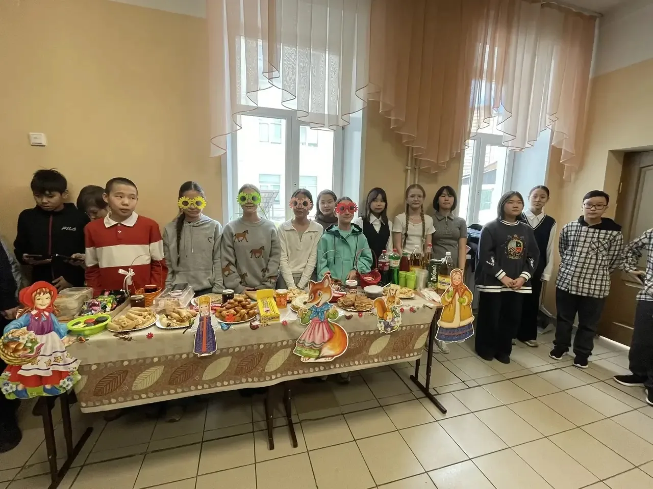 В конце учебной и Масленичной недели 20 февраля ученики 6х классов и 4г вместе с родителями организо