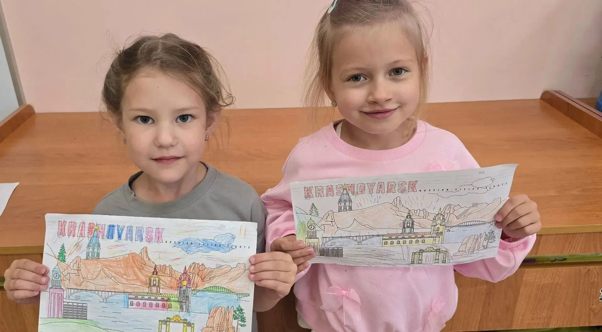 В группе «Карамельки» ребята поговорили о нашем городе и с удовольствием раскрасили дос...