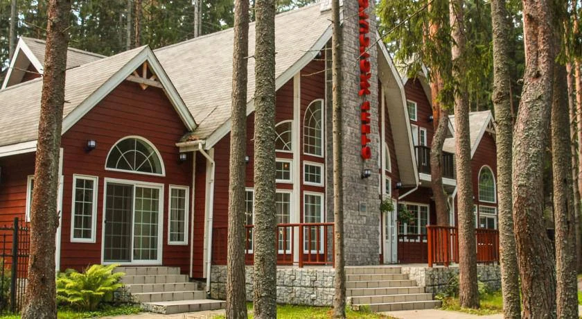 Тур на выходные 😍

📍Этот великолепный парк-отель находится среди живописных парков и лесов поселка