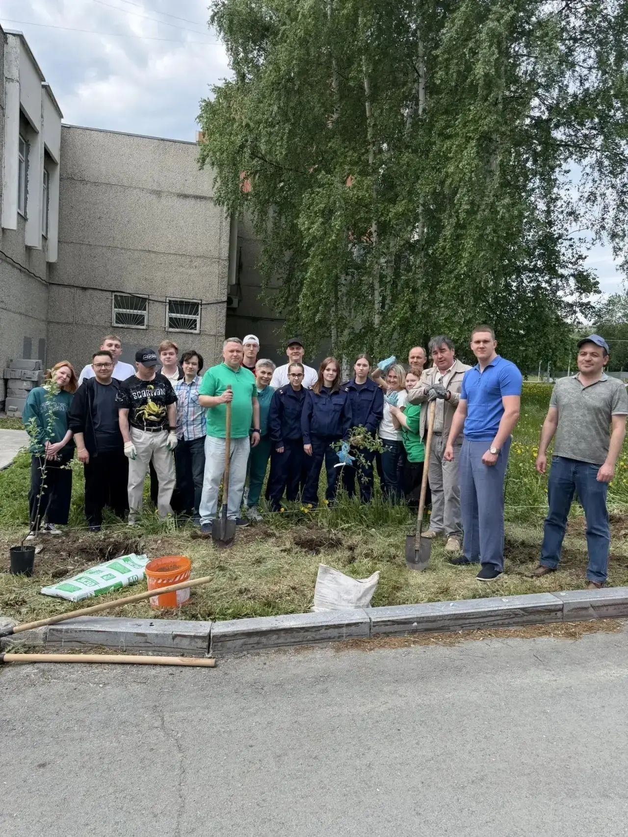🌳 В УрГЮУ прошла акция «Сад Памяти».