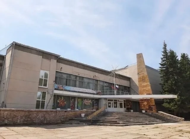 Из-за отсутствия горячей воды  пловцы во Дворце пионеров с июня не тренировались. Мэрия...