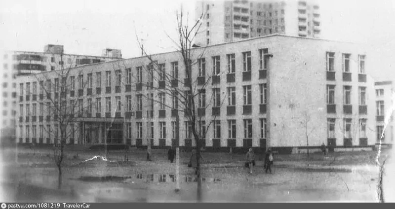 Нашел старый кадр 519-й школы на Гурьянова.