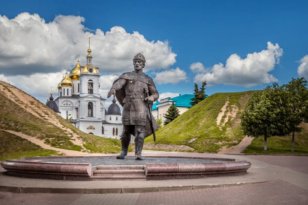 Куда съездить из Москвы на 1 день?

Для новых впечатлений не обязательно брать отпуск — хватит и одн