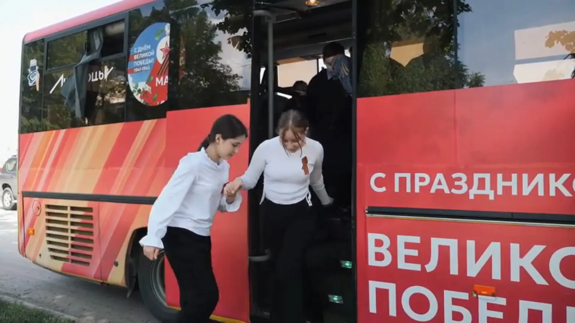 Школьники Люберец посетили памятные места на «Автобусе Победы» ⁣ 🚌 Учащиеся школы №26 приняли участи