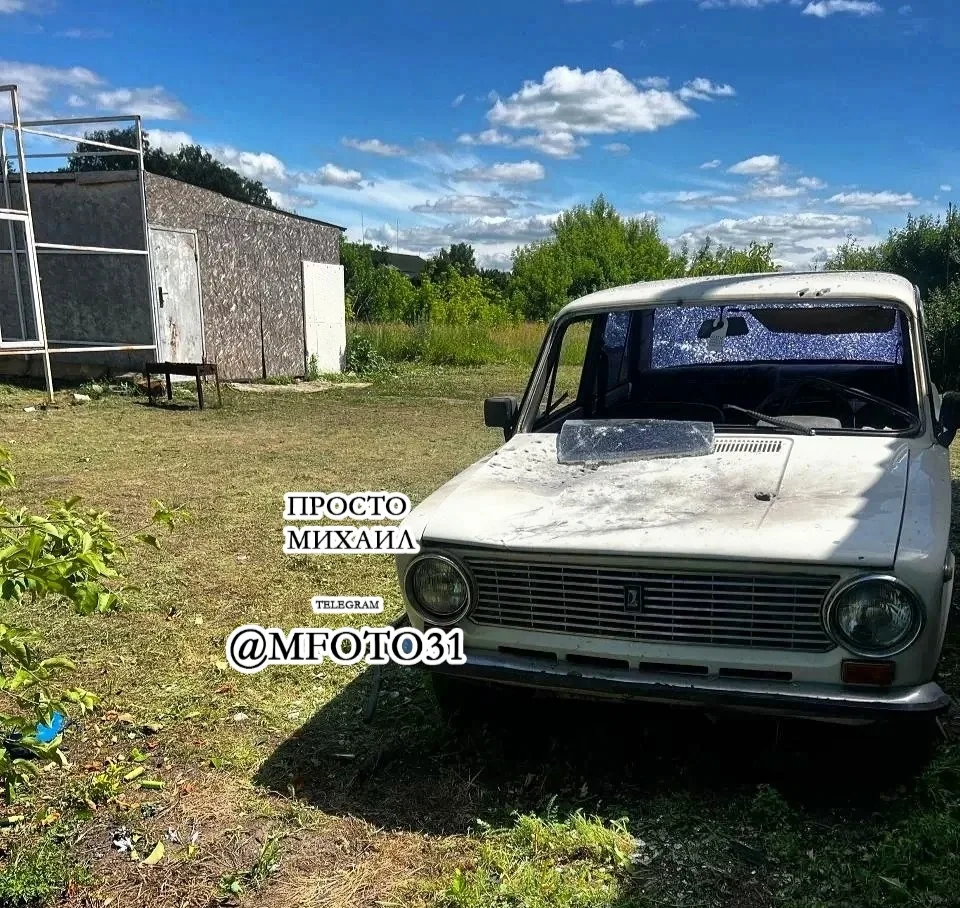 Нижнее Берёзово-Второе последствия атаки FPV-дрона -  повреждены остекление, кровля, фасад частного 