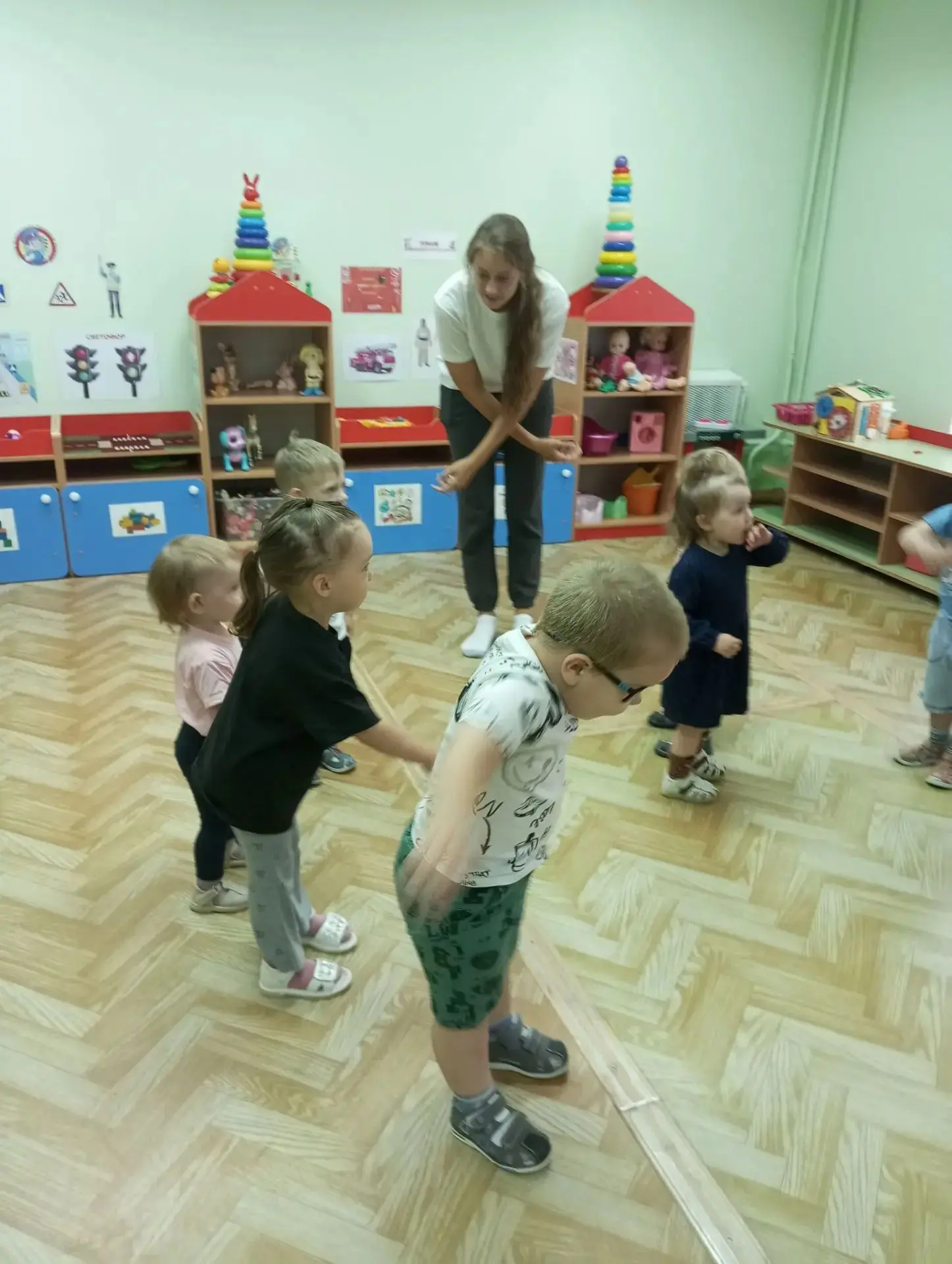 16 июля в группе "Малышарики" родители провели утреннюю зарядку.
Выполняя упражнения мы не только тр