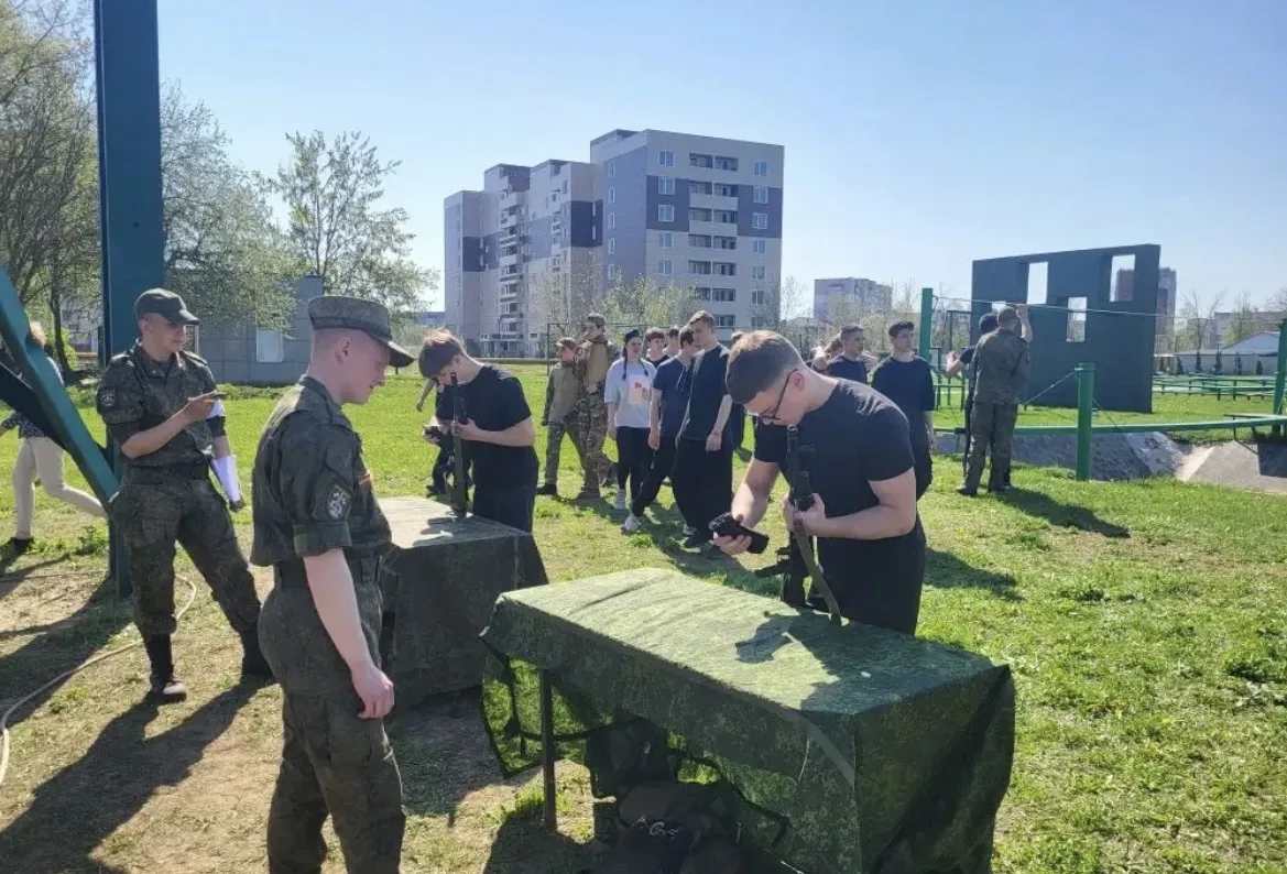 Наша гимназия вошла  в ТОП-6 команд на военно-патриотической игре «Зарница 2.0»!  Старшая группа наш