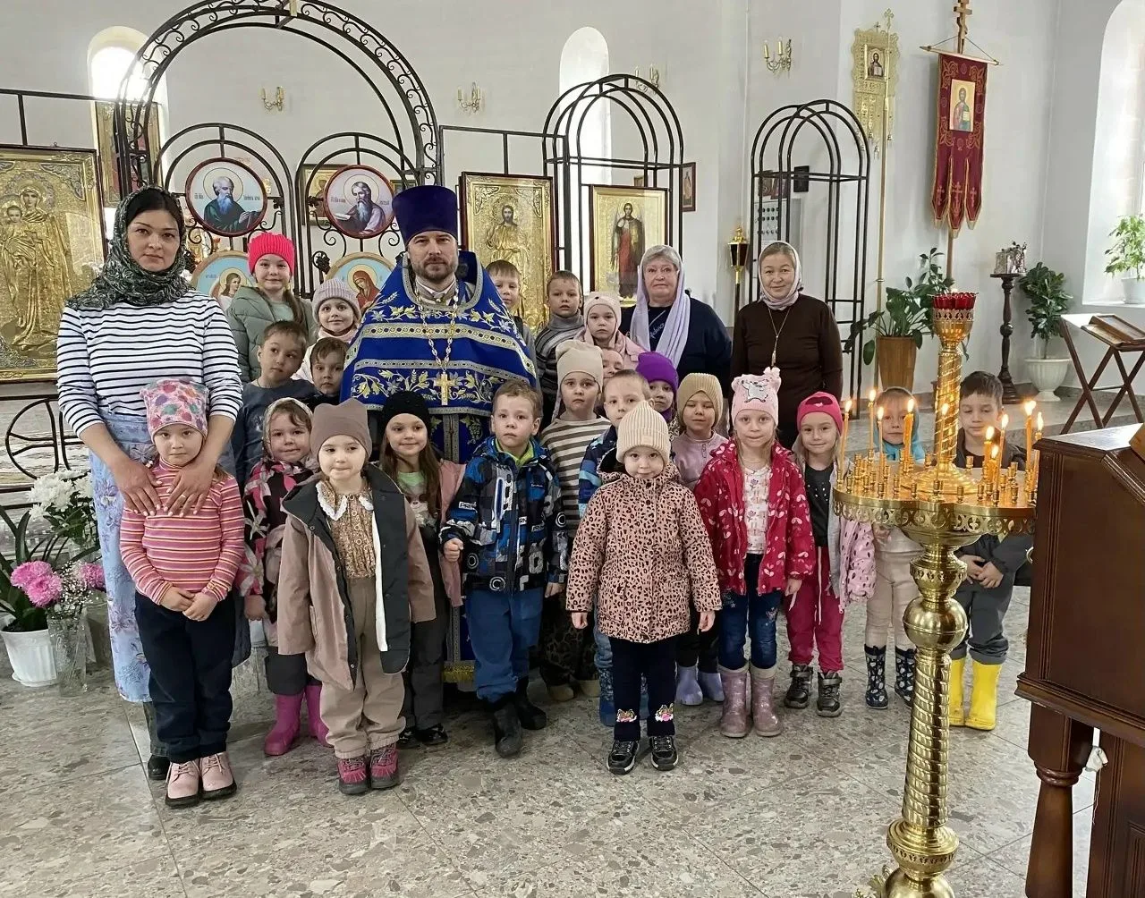 Педагоги дошкольных учреждений приобщают воспитанников к  духовному наследию России.                